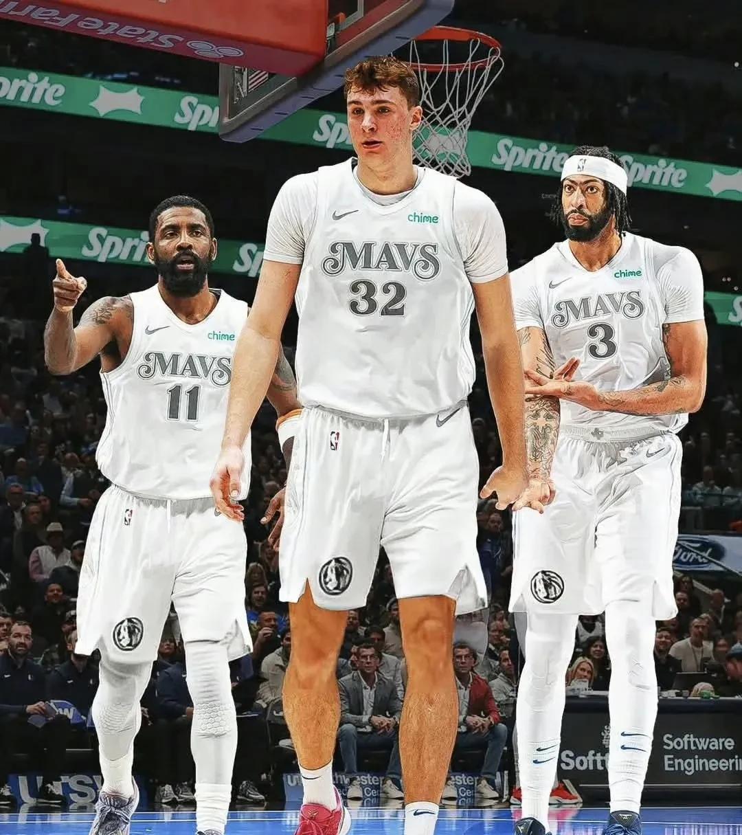 绝对黑幕！！！2025NBA抽签仪式现最大黑幕，独行侠以1.8%概率抽到状元签，