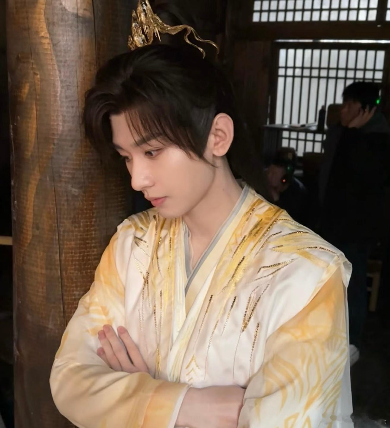 成毅要粉就粉个本身很好的人从不说硬的话，从不做软的事！成毅的回答得很好很真诚，