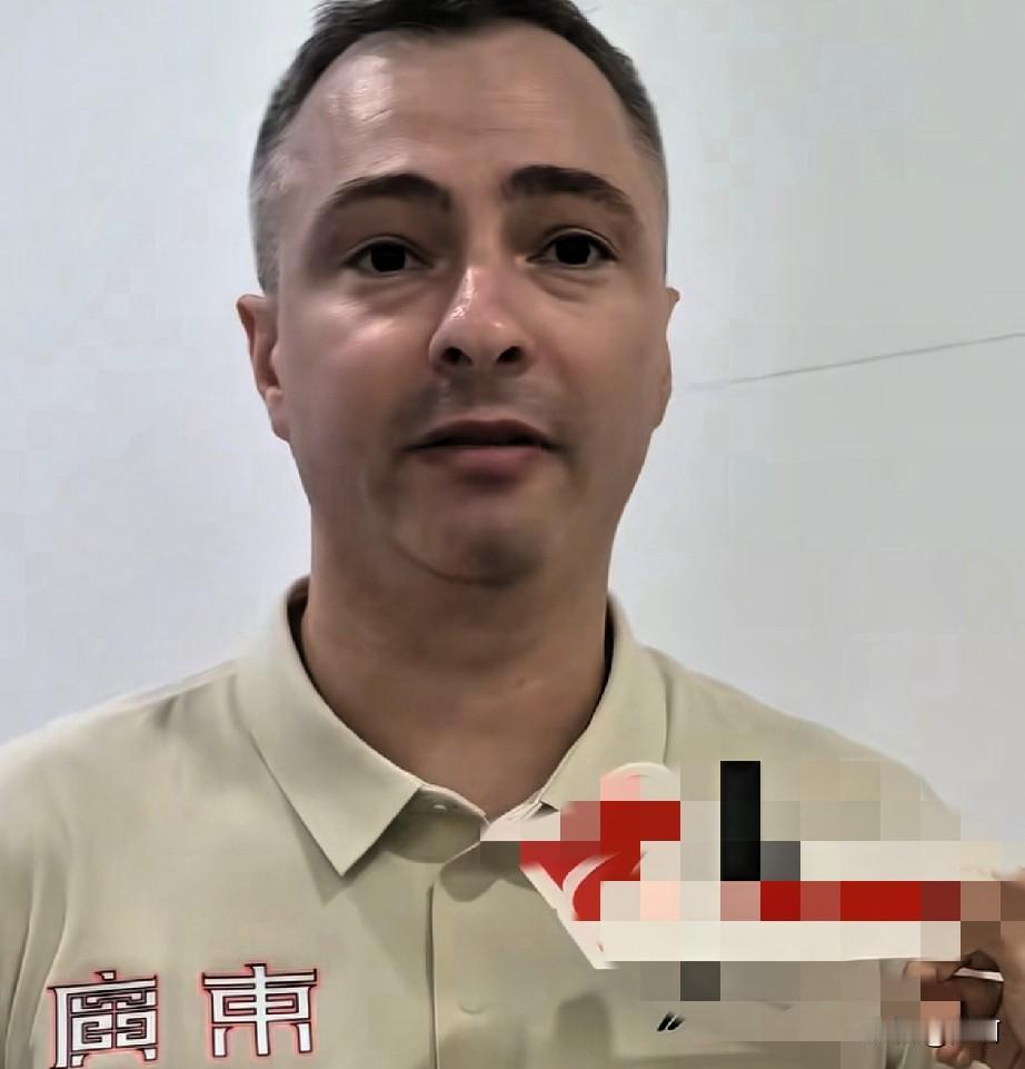 今天下午，广东男篮新任主教练亚科夫列维奇在接受媒体采访时说：“通过这段时间的训练