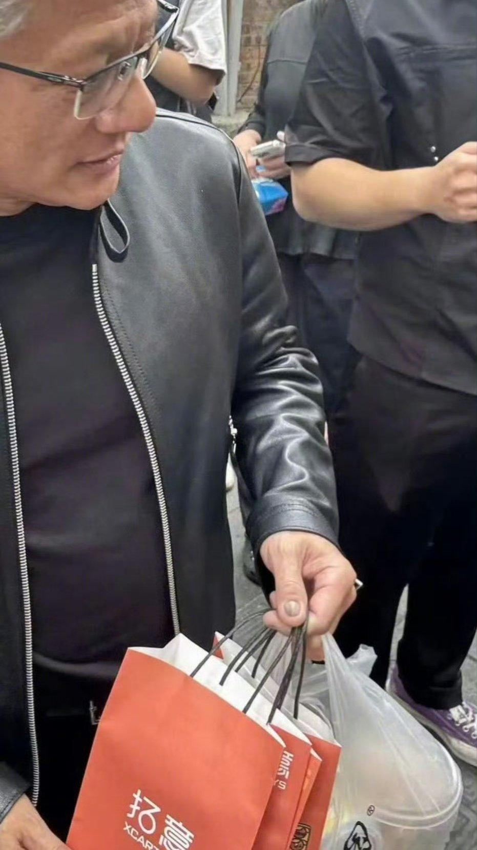 所以，亿万富翁也治不好灰指甲的吗？