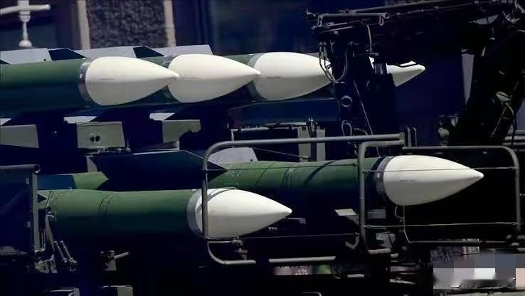 重磅！外网疯传16架次运-20紧急奔赴伊朗，不少人觉得是去交付红旗-9B