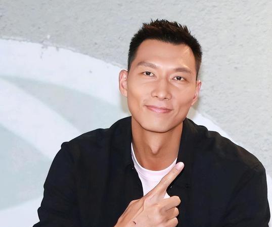 杜锋休赛期等来救兵了！广东男篮无缘半决赛后，补强成为休赛期首要任务，除了要提升