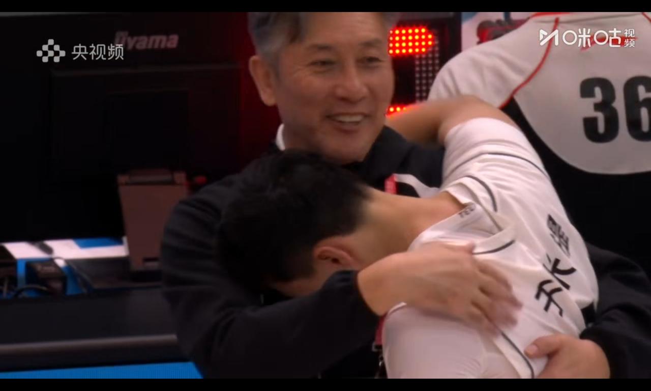 玉米提就是眼泪包，拿下18分还哭什么呢？他不是一般高兴广东即便不像山东那样，