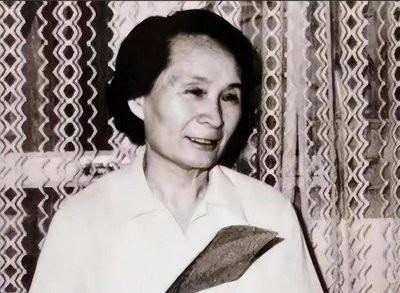 1962年，毛泽东设宴邀请溥仪，和别人介绍：他是你们的顶头上司！1962年春节，