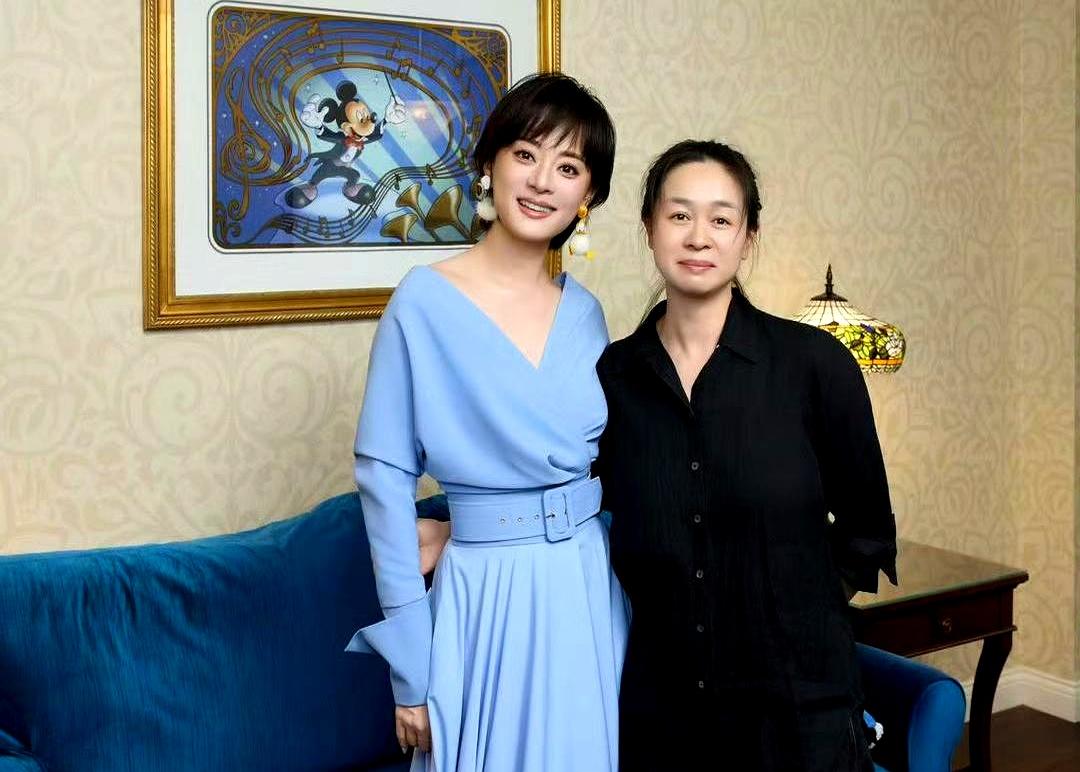 43岁还能靠发型把气质拉回来，这事你敢信吗？孙俪最近这波造型，真有点让人眼前一