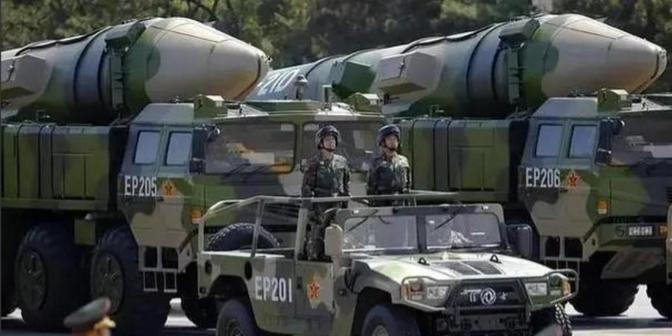 中国目前的兵力能否与美国抗衡？这么说吧，中国现在的实力别说抗衡了，都能把美国按在
