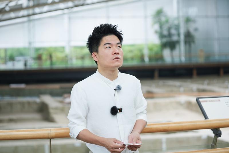 2025年，董宇辉的“与辉同行”公司直播带货销售额高达220亿元。这是个什么概