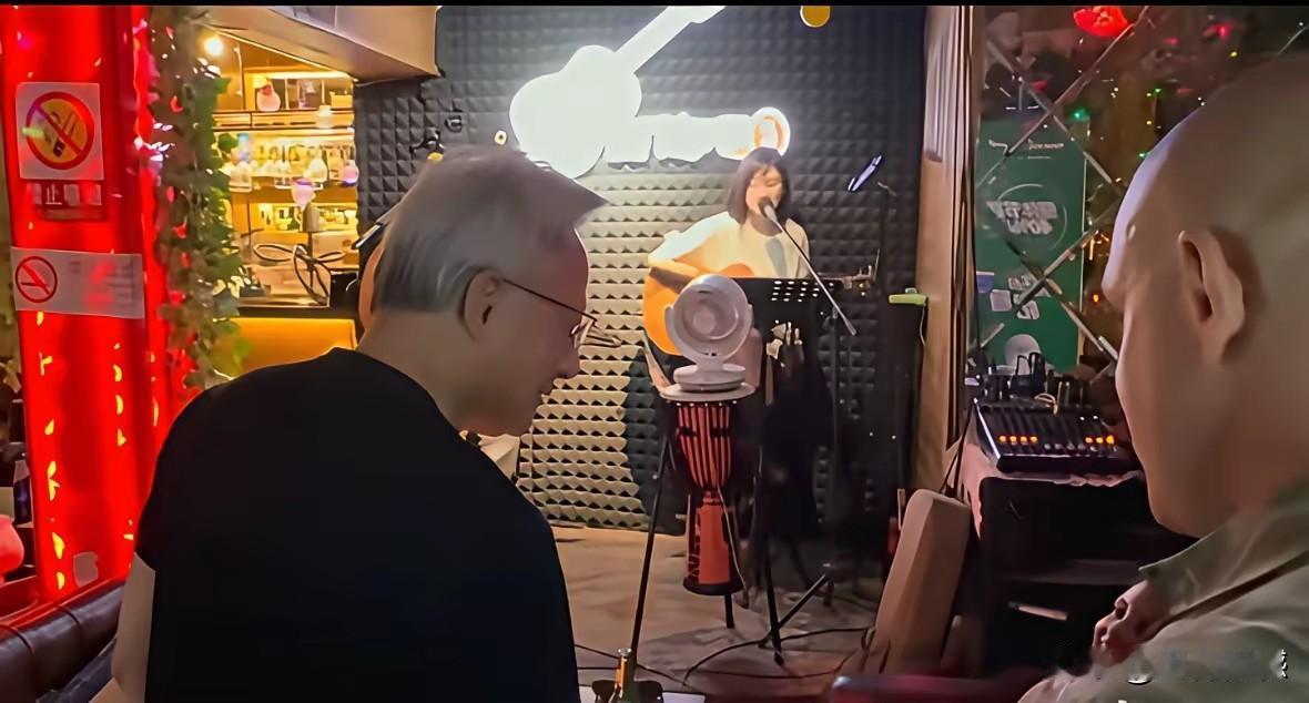 黄仁勋这次在北京是出尽了风头，吸粉无数，打造了良好的人设，收获了无数的人缘。参加