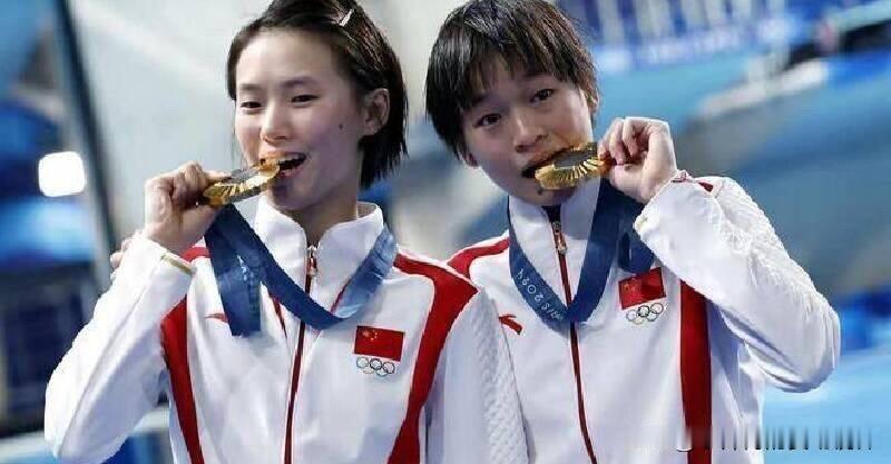 截止目前，世界上女子单人10米跳台最高得分前5名的选手如下：第一位：全红婵