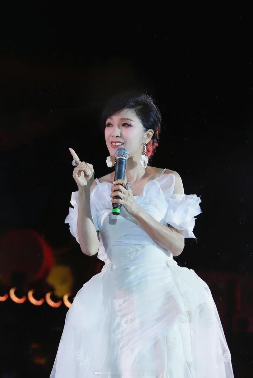 星岛：米雪为尹志强保持单身男友病逝16年因一事拒找另一半：从来不觉得家里缺少什么