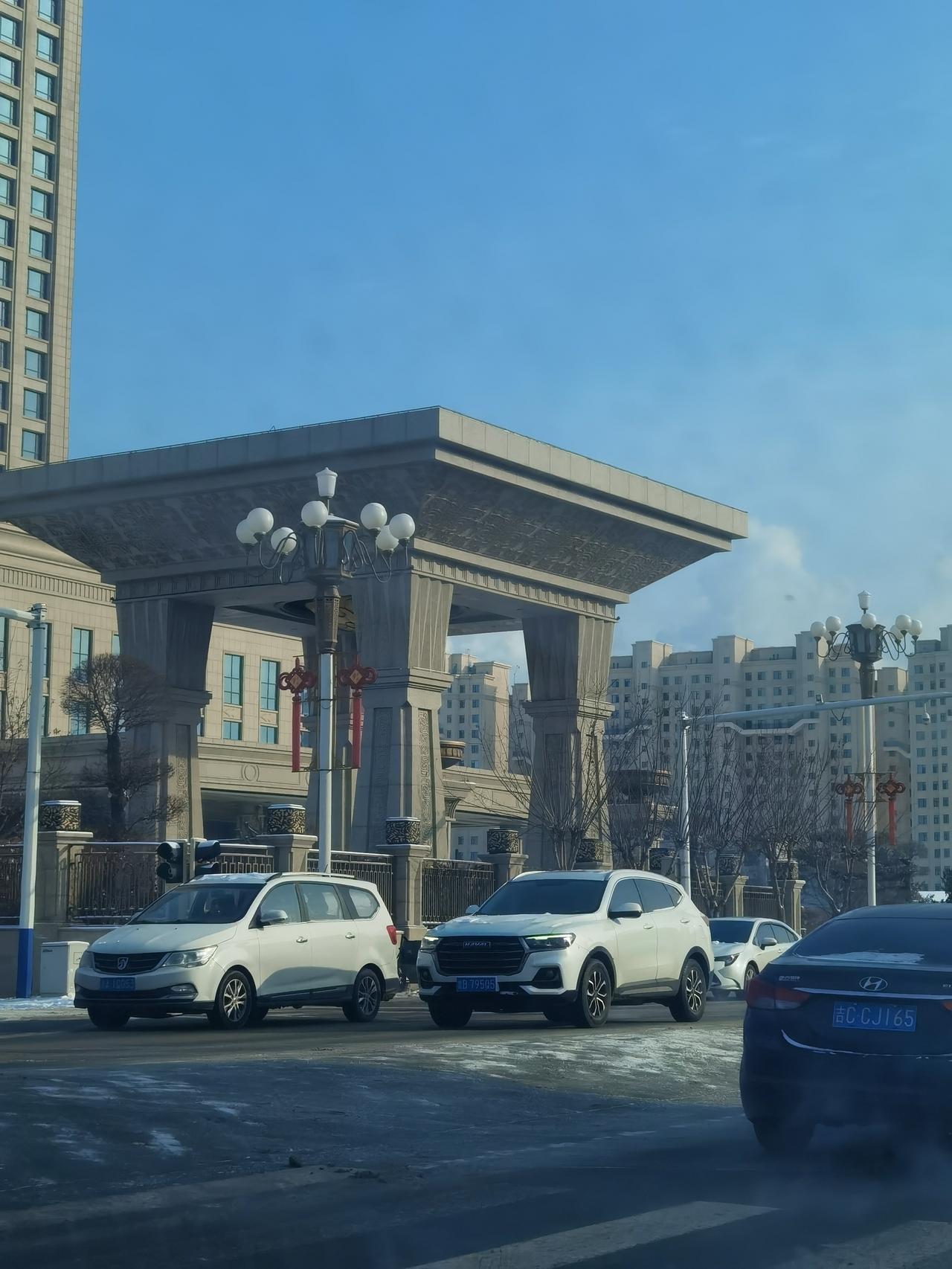 奇怪，长春合隆金鼎怎么没了？谁来给破案啊？图1现在图片图2之前