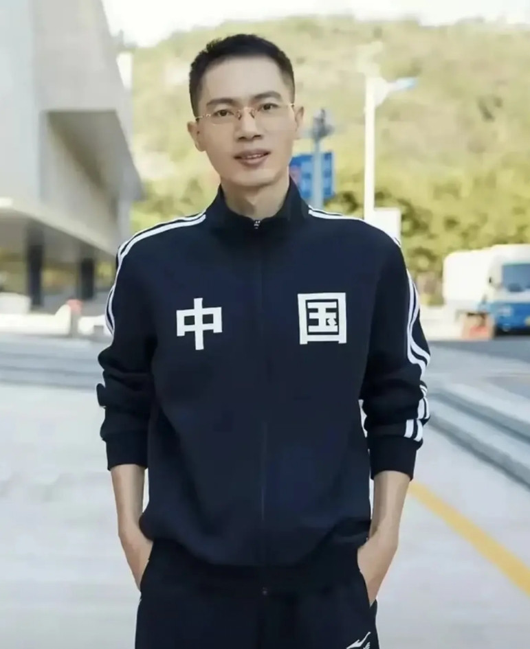 李宁这次引发争议我要是鸿星尔克的老板吴荣照我会马上去干一件事那就是请