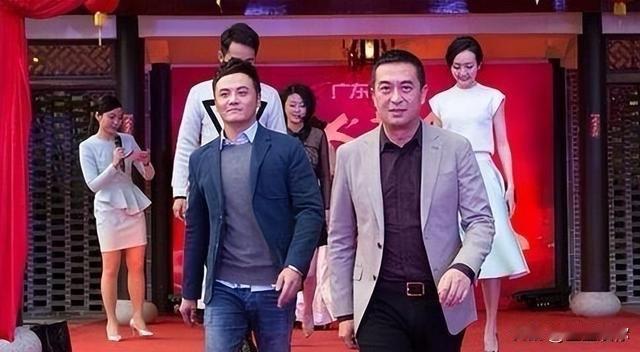 内娱圈内派系林立，大多被北京、上海资本牢牢裹挟，资源倾斜严重，人情味越来越淡。唯