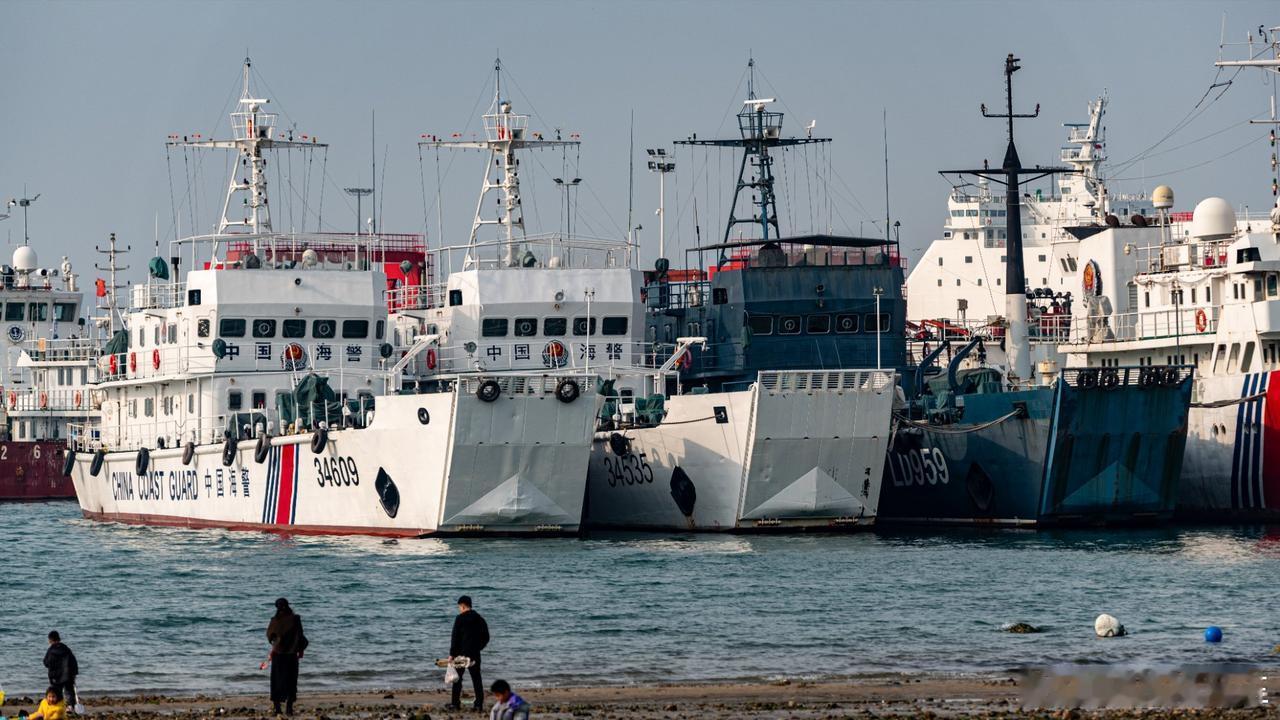 中国海警在建设之初，所拥有的船队远远少于日本和韩国海警，为了快速补充力量，人民海