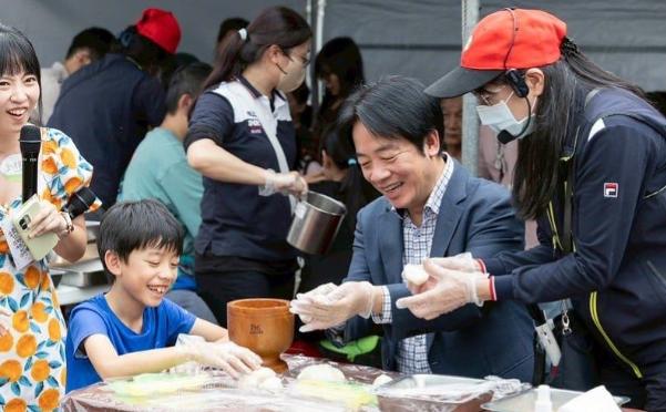 赖清德装不下去了！居然对大陆打起“感情牌”！5月10日，借着母亲节的节点，台湾方