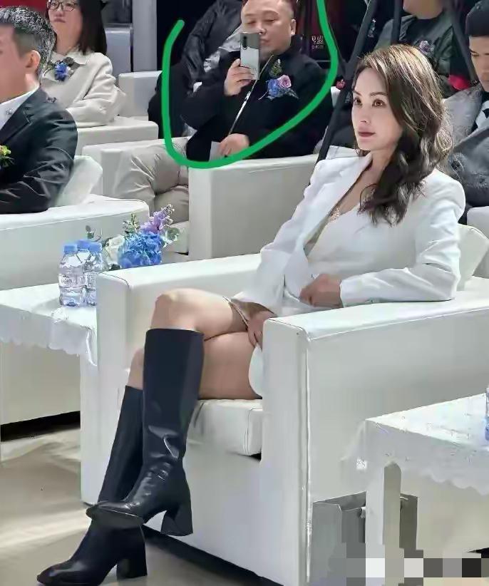果然是盛世美颜，居然有人偷拍！