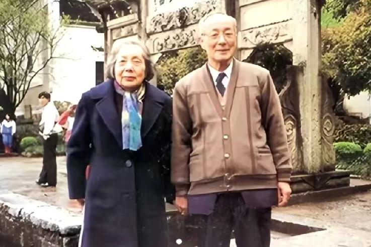 想摆脱稀土依赖，折腾了半天，西方又脑洞大开！1月1日，《纽约时报》发文:“西