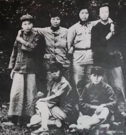 到目前为止，能找到的贺子珍的第一张照片。1931年11月7日，中华苏维埃共和国临