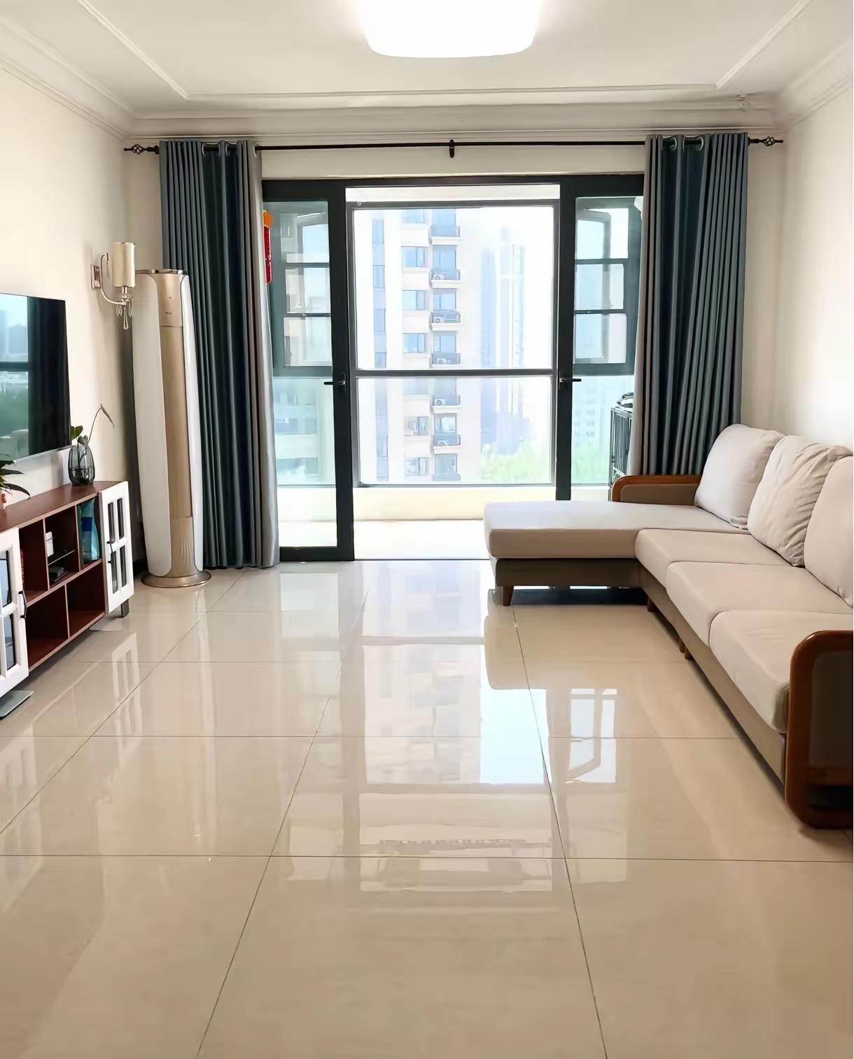 人真的不能太干净了。我同学今年才46岁，浑身都疼，头疼得像戴了紧箍咒，后背僵得