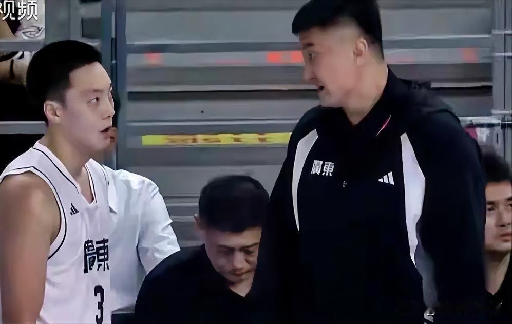 全运会男篮首日比赛结束，辽粤同时大胜，杨鸣和杜峰又在吹捧对手，他们到底是羡慕还是