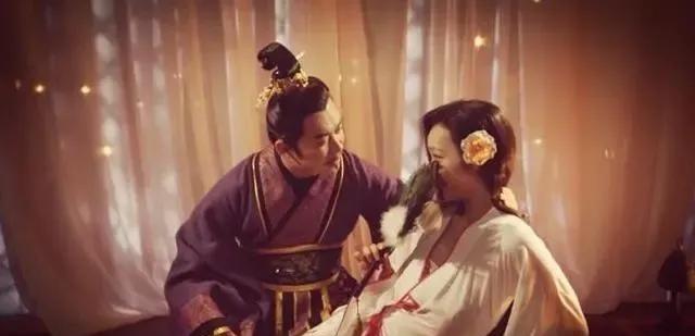 公元前323年，楚怀王因魏美人掩鼻之举，下令施以劓刑。这看似突兀的暴行，
