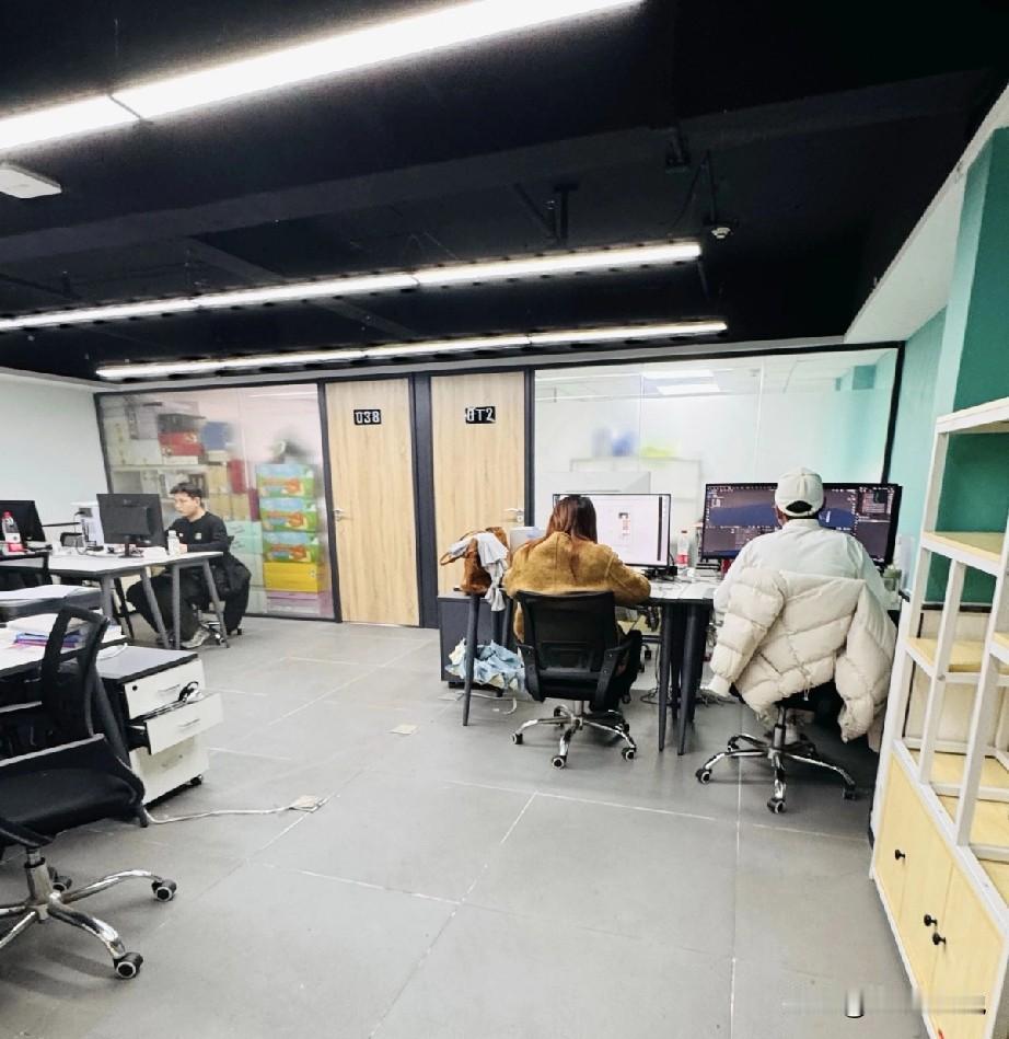 面试了一个hr专员，整体表现还是不错的。唯一让人觉得有点存疑的，就是候选人在填写