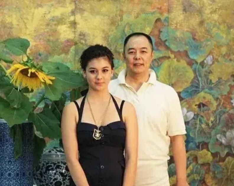张铁林，真是一个神通广大的人，在英国留学期间结识了波兰籍伴侣，生出的女儿又是英国
