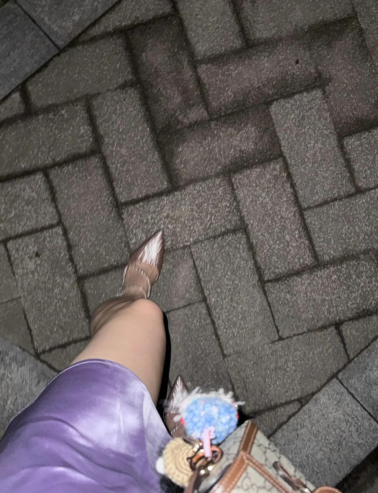 年少不知高跟鞋的妙电梯穿搭日常紫色裙子的小姐姐今日穿搭与你分享今日份紫色系