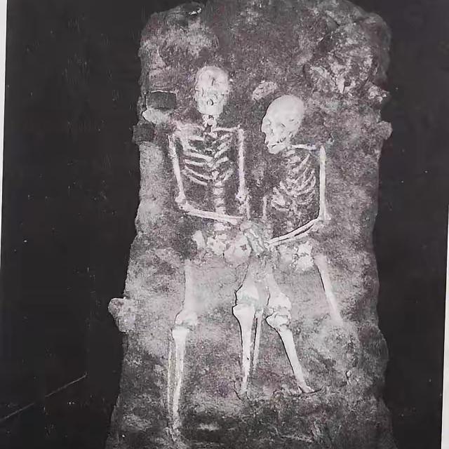 泪目!沈阳地下挖出拷在一起的遗骨,80年了,他们的故事不该被遗忘!那副锈蚀