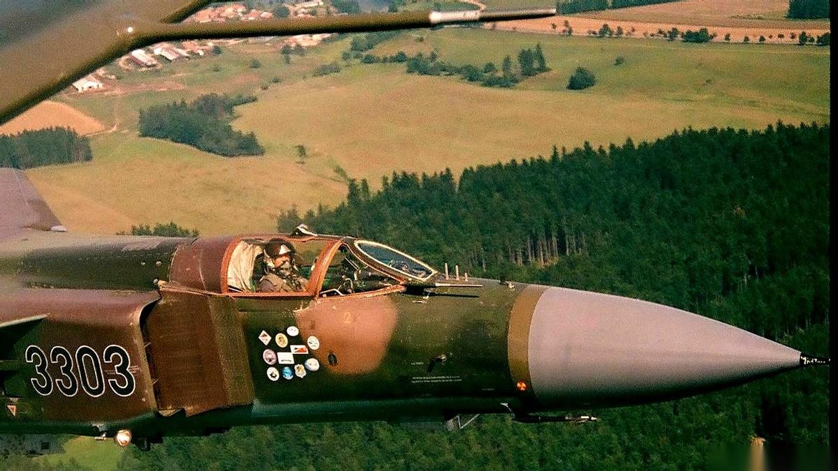 很多人一聊苏联空战，张口就是米格-29配着头盔满天飞。但早在1974年，一个让