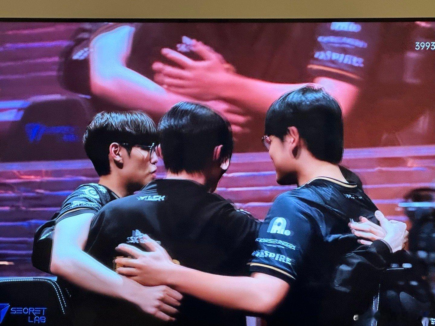 太强了，Faker太强了，三连冠！六冠王！这次该给加里奥一个皮肤吧，太