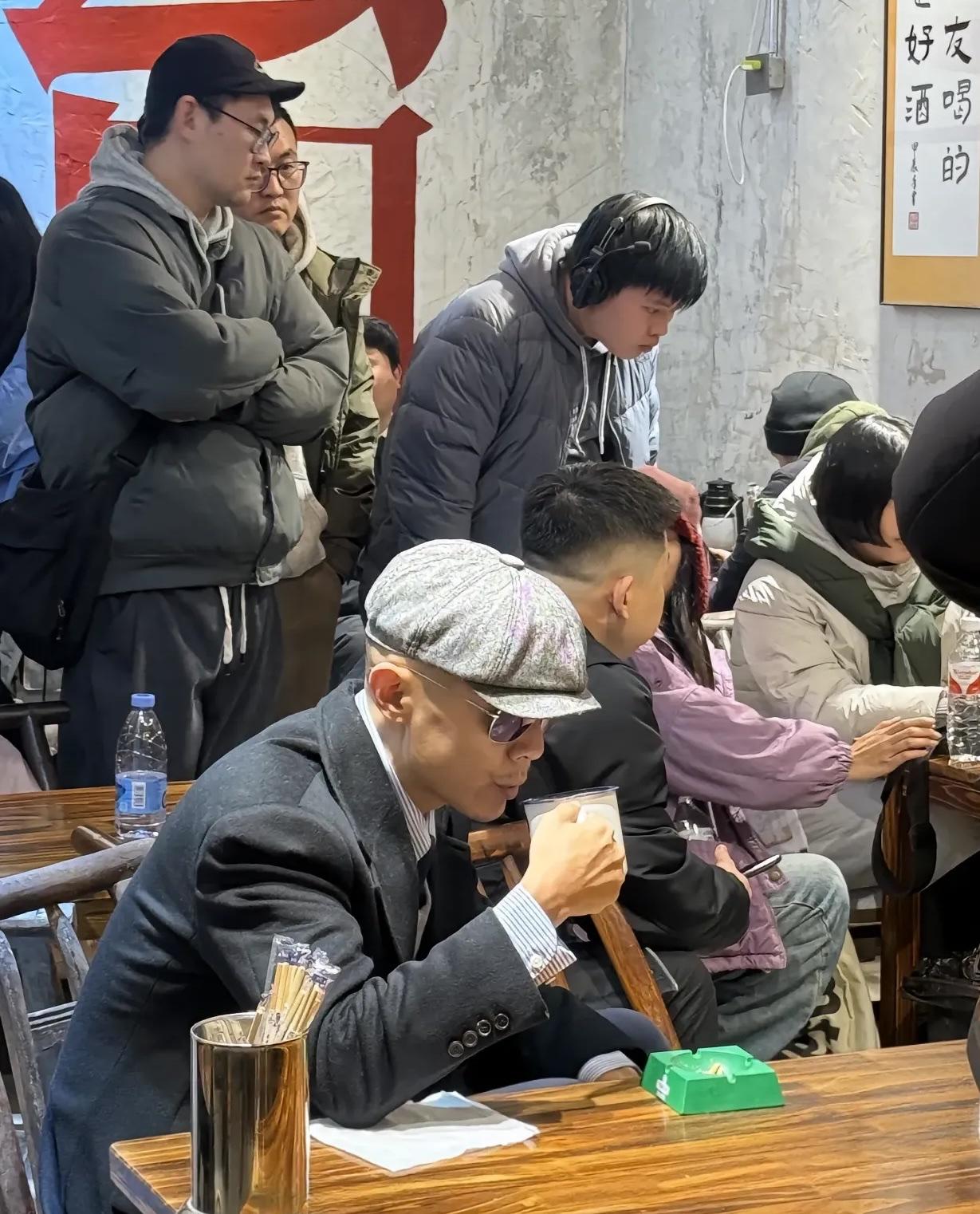 女生：冰哥，我结婚十几年了，日子过得特别压抑，家里家务孩子全是我一个人扛，洗衣做