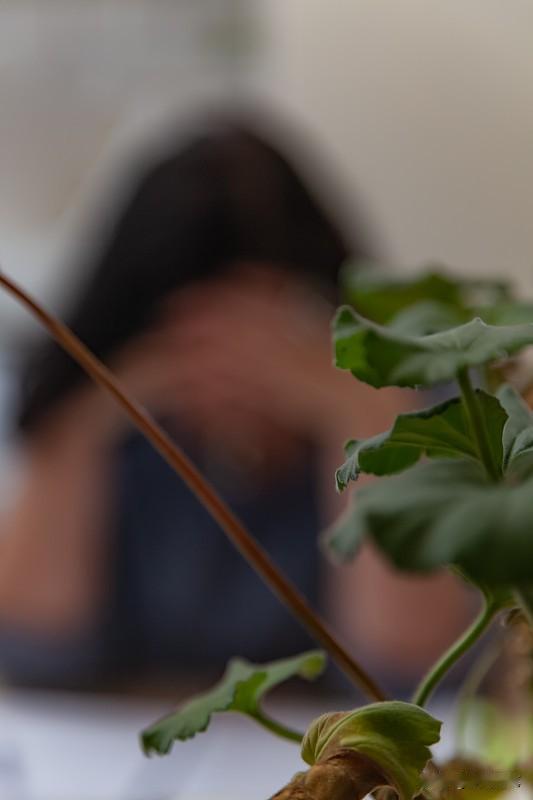 植物神经紊乱不治疗，后果还挺严重。我身边就有朋友深受其害。首先，睡眠会变得一塌糊