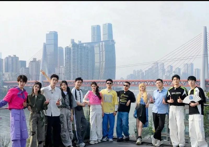本以为《奔跑吧》这季就是常规操作，没想到博主说全员打出一副王炸！最新一期里，嘉宾