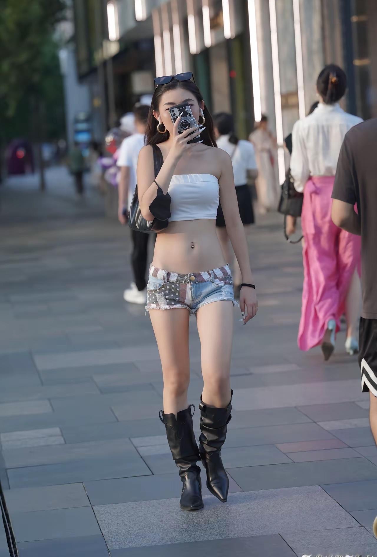现在的女生真敢穿[滑稽笑][滑稽笑]