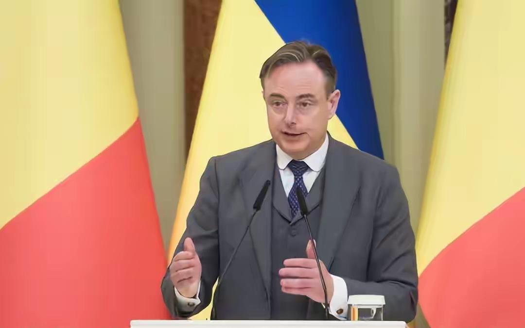 近日，比利时首相德韦弗在接受采访时直言:“俄罗斯战败是童话故事，完全是幻想。被冻