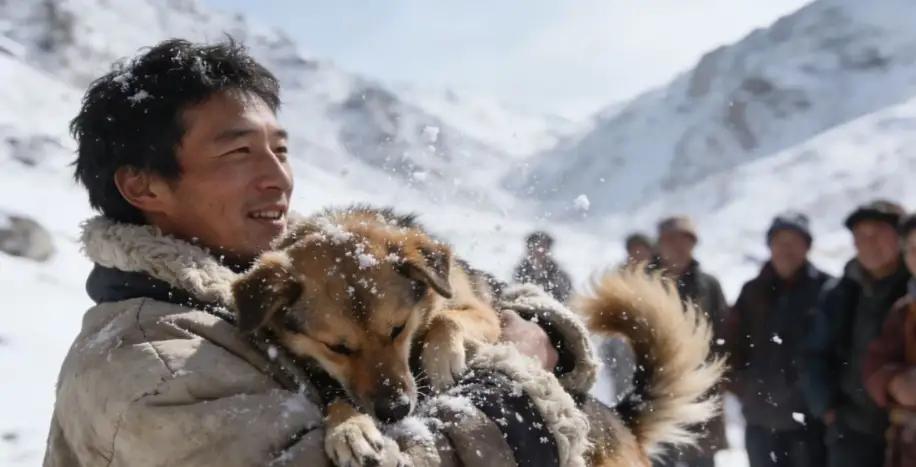 大雪封山8天，那只守着摩托车的土狗，等回了它的全世界大雪封了山，白了头。整整