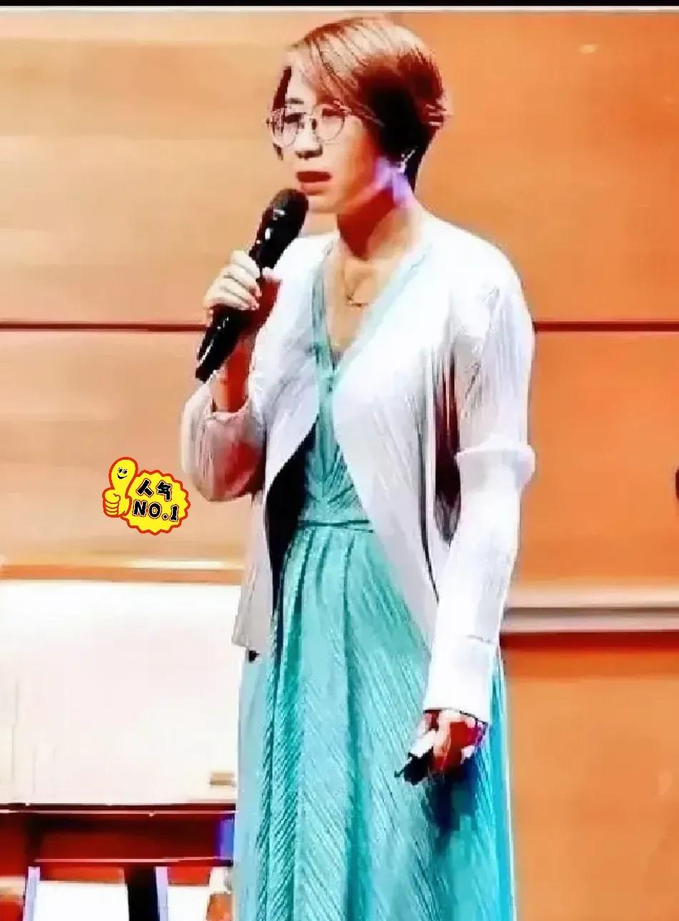 一句话炸了！播客千万播放量赵宏在博客上说的一句话，现在全网吵翻了！视频