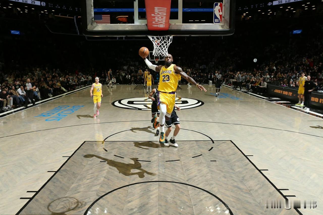 依旧那么猛！小波特谈詹姆斯：“勒布朗还是老样子。”“在比赛中完成扣篮。”