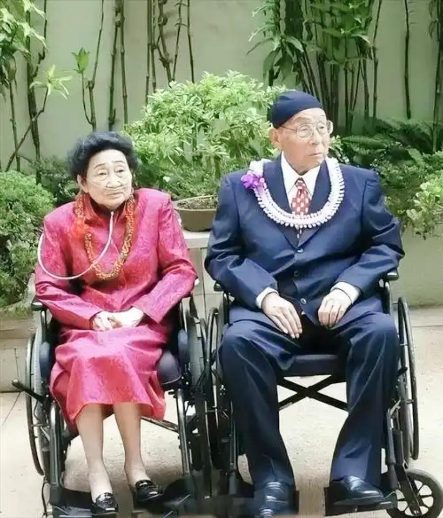 张学良被问：毛泽东到底哪里厉害？他沉默许久，只说了一句话...1991年的