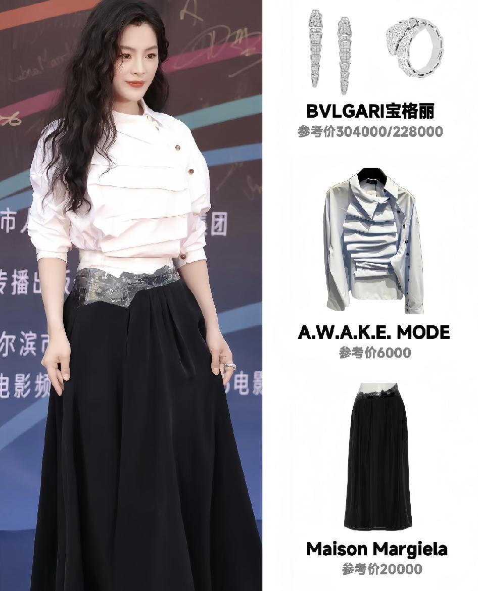 总算明白了，陈丽君才是内娱大女主需要学习的对象。她演了阿育娅火了后，出席很多活