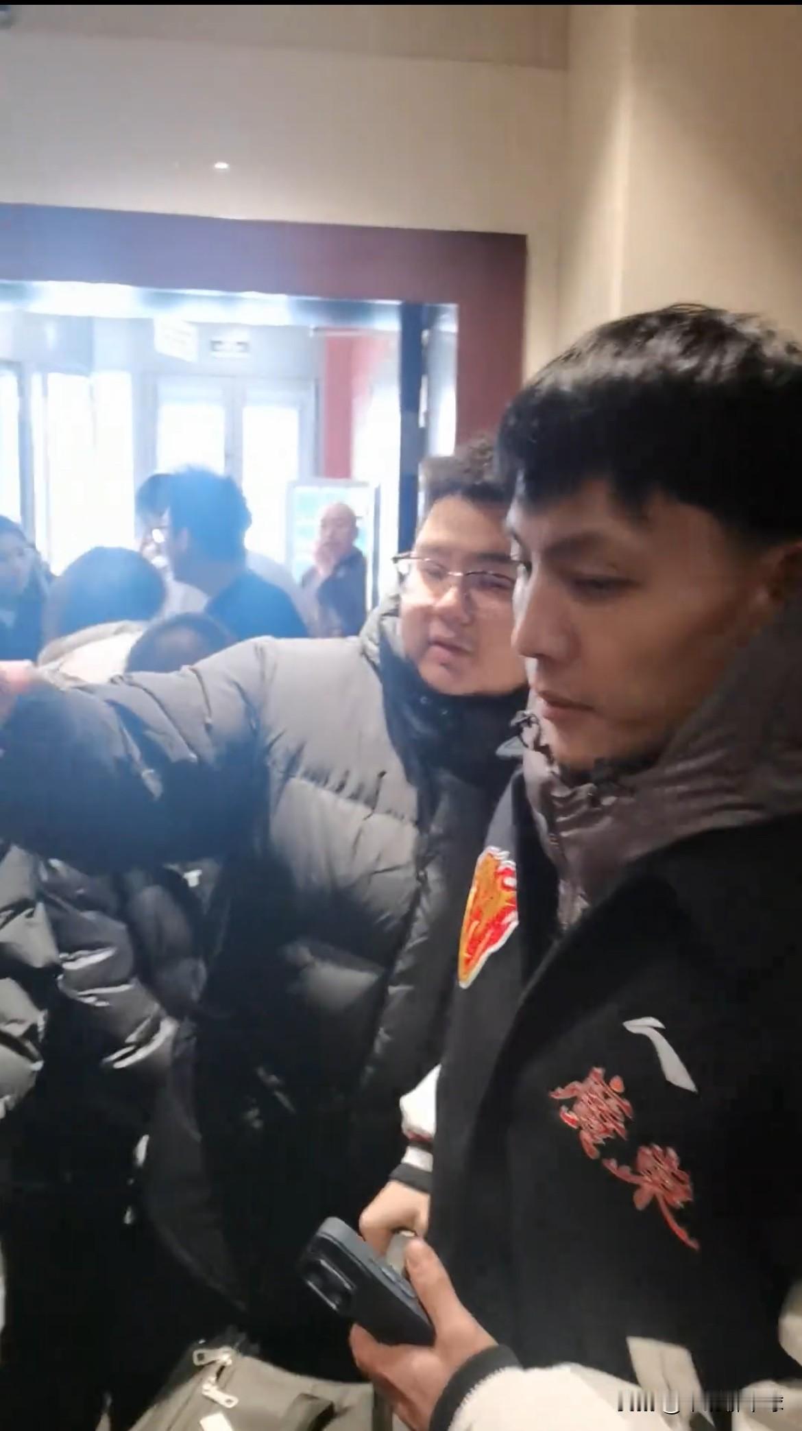 广东男篮备战吉林男篮广东男篮已于昨日抵达吉林，并于备战与吉林男篮的比赛，广东男