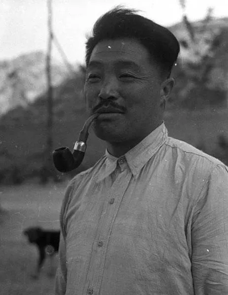 1969年，病床上的贺龙听到窗外传来几声猪叫声，他吧嗒吧嗒嘴，对妻子说：“要是能