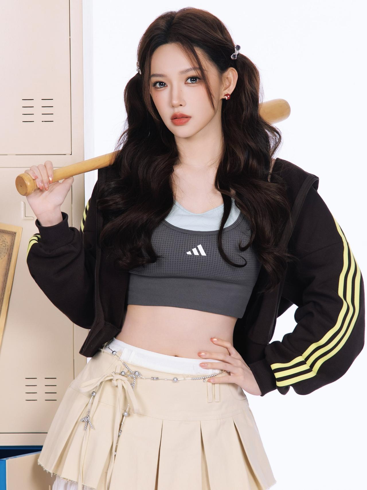 程潇画报，甜美风棒球美少女！