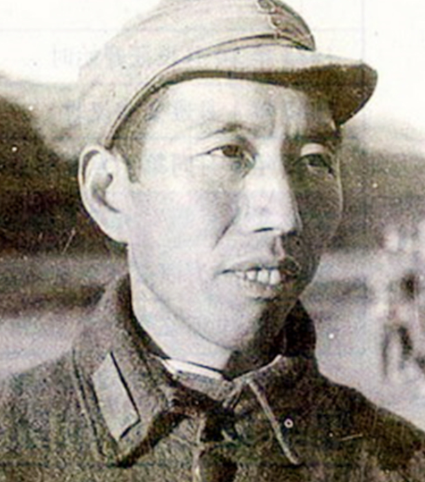 1943年，曾经用烟袋敲陈老总头的谭余保，来到延安开会。因为在学习会上，陈老总说