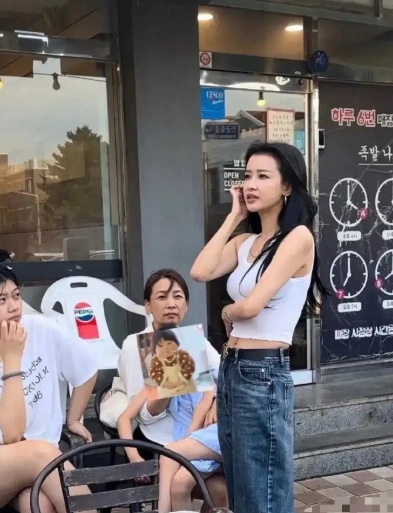 难怪那么多人对她念念不忘，真人是真的特别漂亮