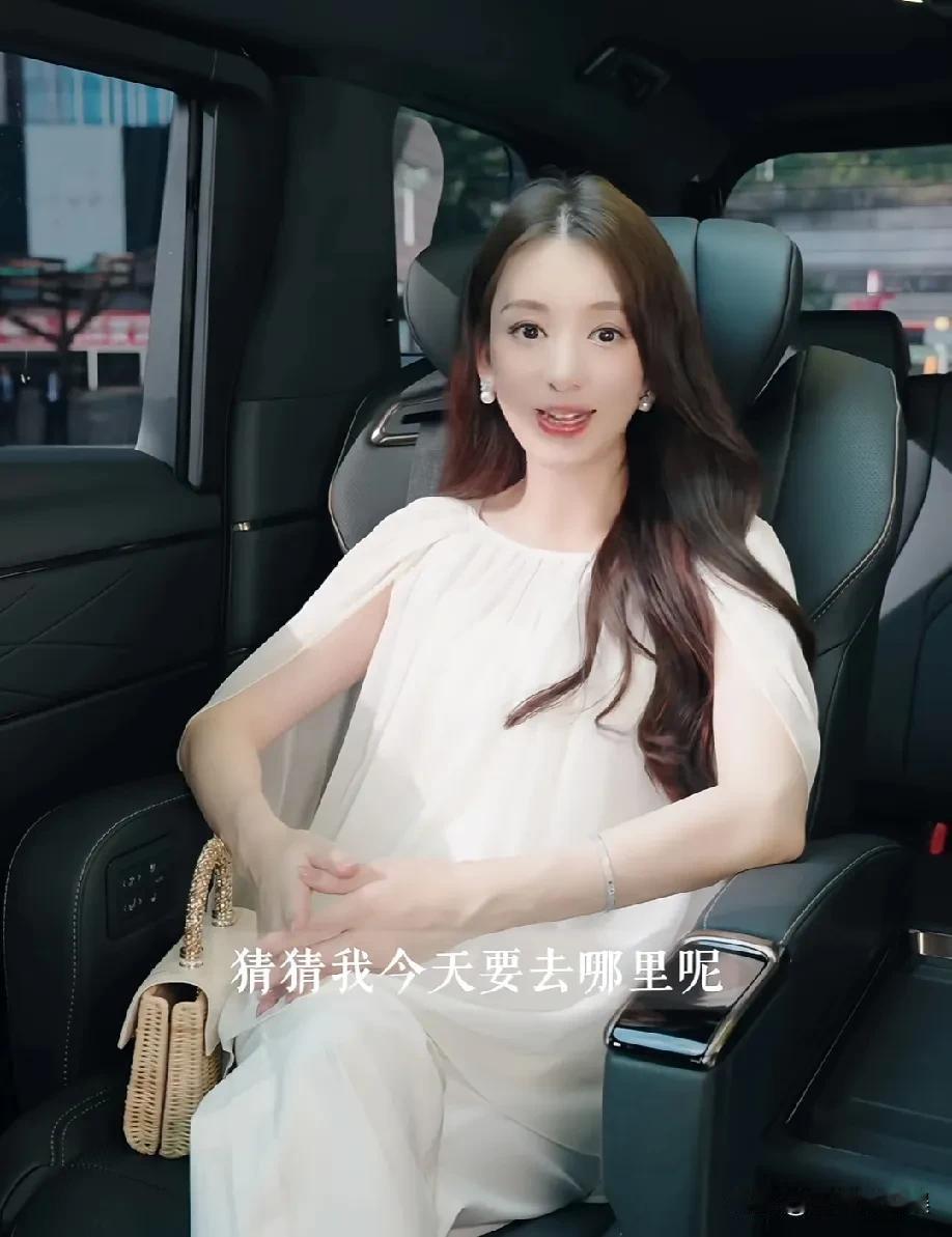 方媛晒自己即将入住的月子中心，就在维港旁边，环境好服务好，还为两个女儿准备了床，