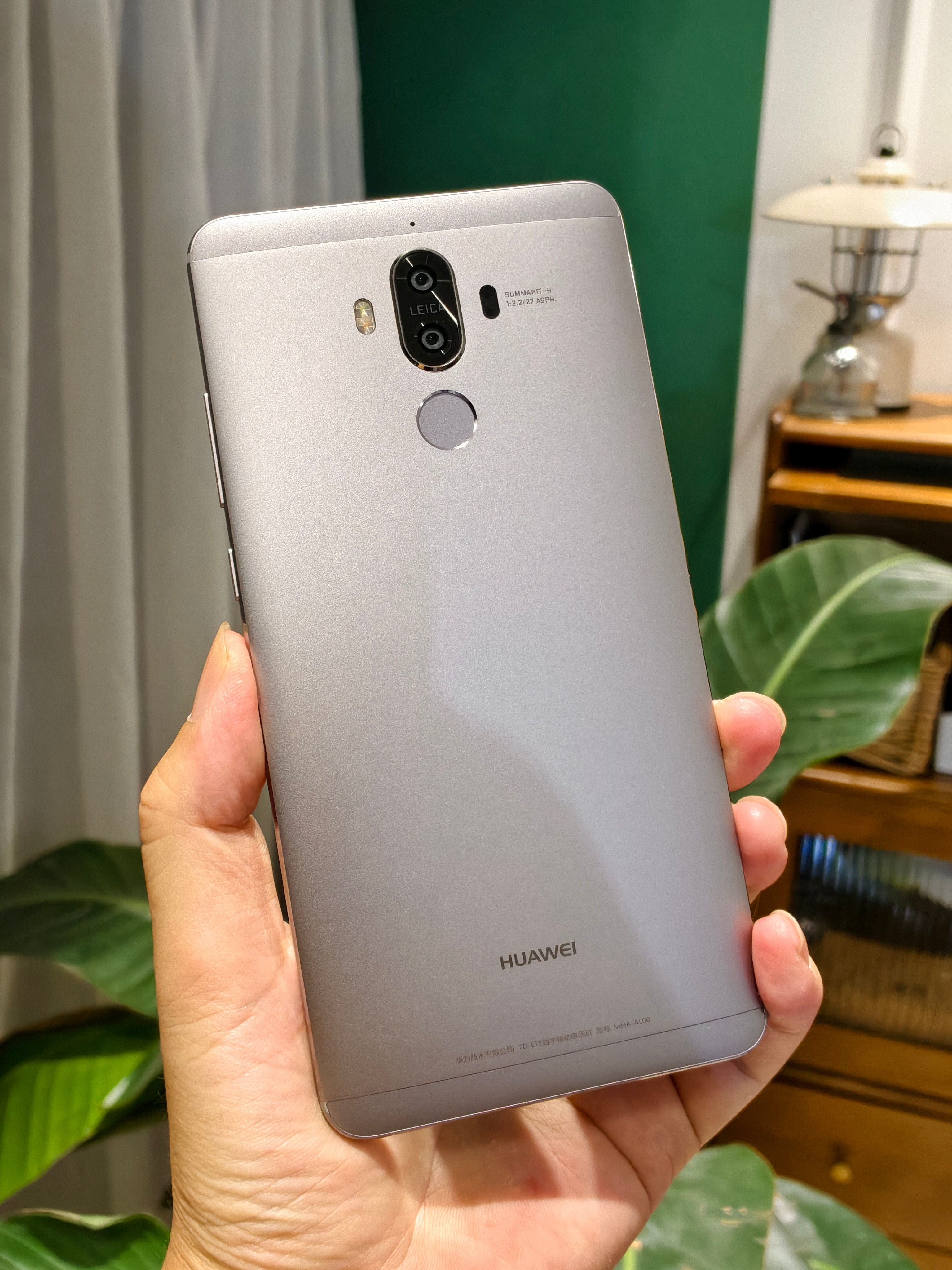 我居然翻出一台华为Mate9，全金属质感真顶啊​​​