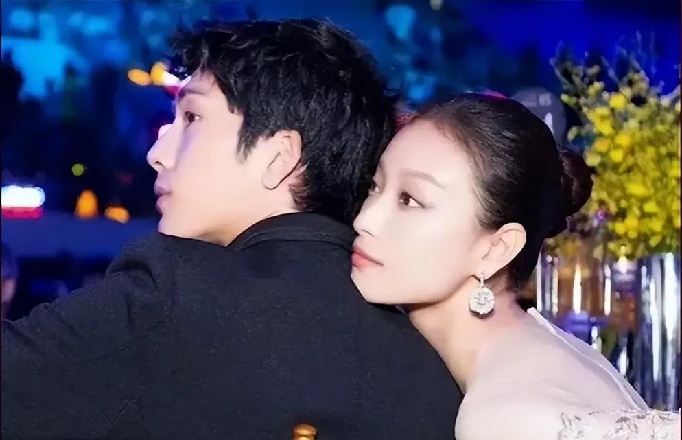 倪妮是井柏然前女友，冯绍峰是倪妮前前男友，刘雯是井柏然现女友昨天的栩栩华生时尚