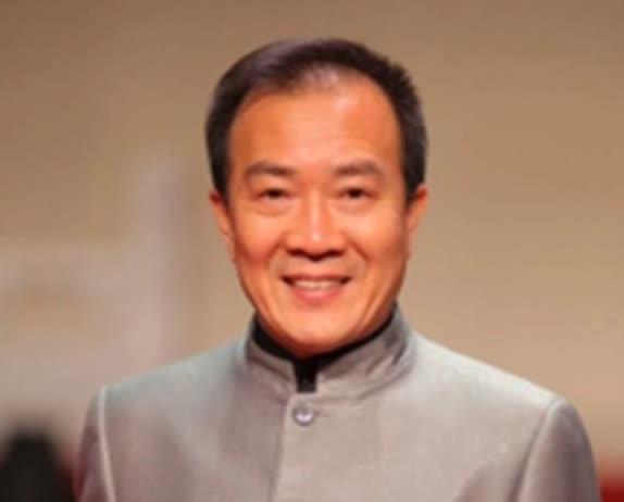 2007年，侯耀文刚去世，戴志诚就迫不及待地与他的前妻，也就是他的“师婶”袁茵结